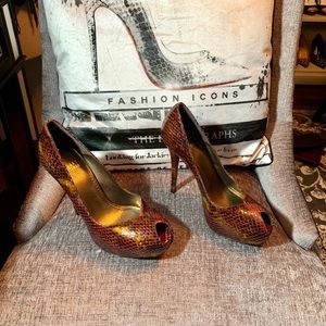 Sexy python print pumps